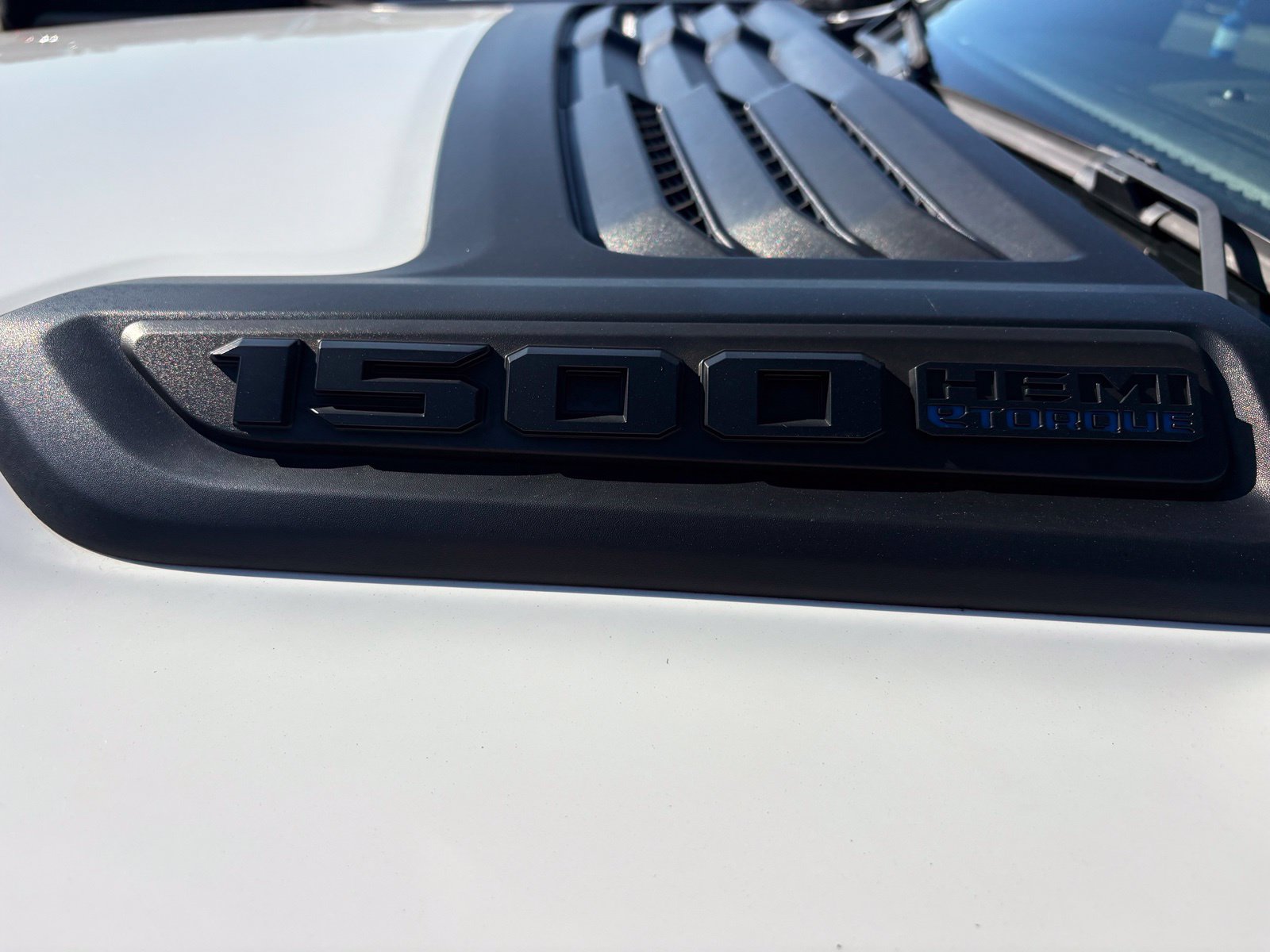 Used 2024 RAM 1500 Laramie AWD/4WD image 11