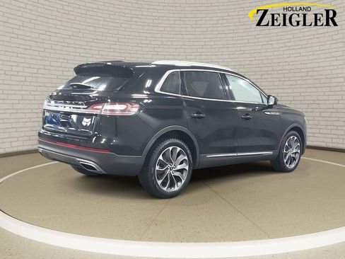 Used 2022 Lincoln Nautilus Reserve image 5