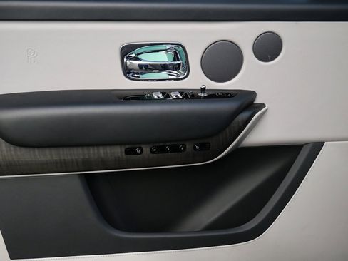 Used 2021 Rolls-Royce Cullinan image 10