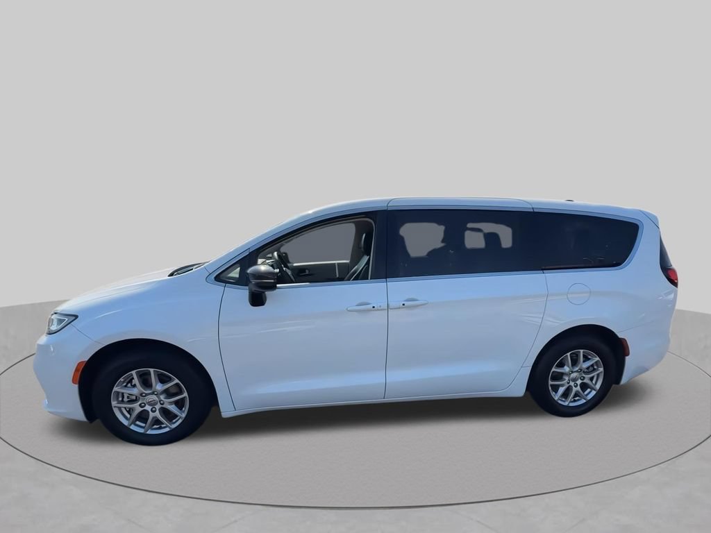 Used 2024 Chrysler Pacifica Touring-L FWD image 6