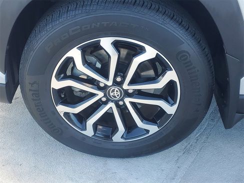 Used 2024 Toyota Corolla Cross SE image 4