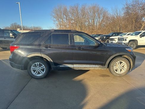 Used 2022 Ford Explorer XLT w/ Equipment Group 202A image 6