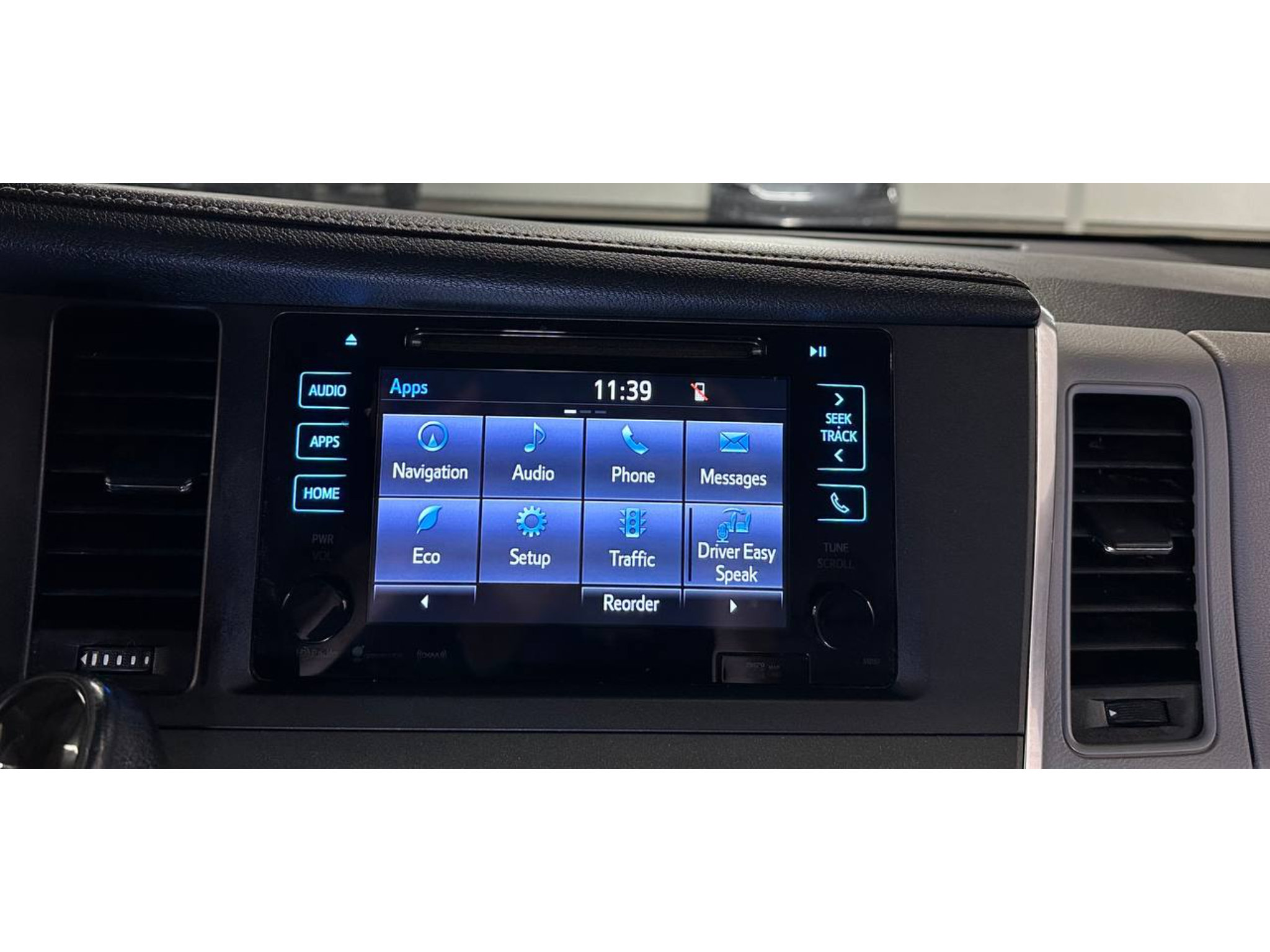 Used 2017 Toyota Sienna XLE w/ XLE Navigation Package FWD image 31