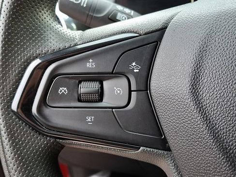 Used 2025 Chevrolet Trax LT FWD image 21