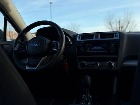 Used 2018 Subaru Outback 2.5i image 2