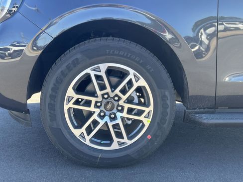 New 2026 Ford Expedition Active image 29