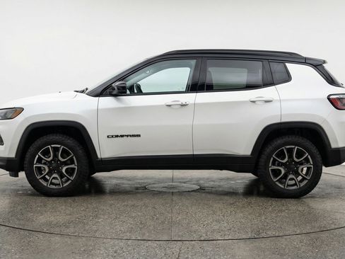 Used 2025 Jeep Compass Trailhawk AWD/4WD image 5