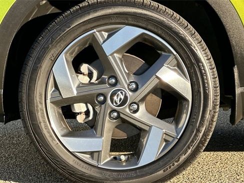 Used 2024 Hyundai Venue SEL image 32