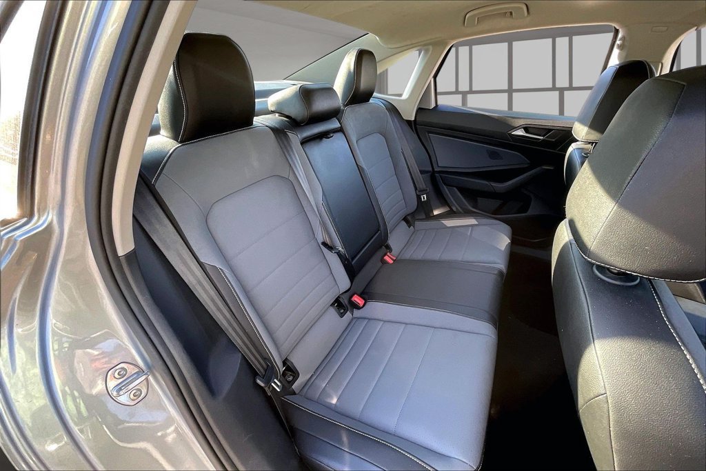Used 2025 Volkswagen Jetta SE FWD image 24
