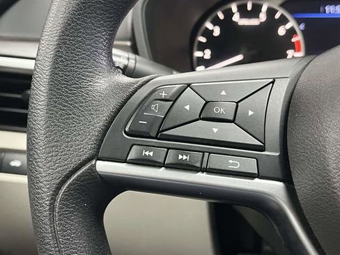 Used 2024 Nissan Altima 2.5 SV FWD image 32