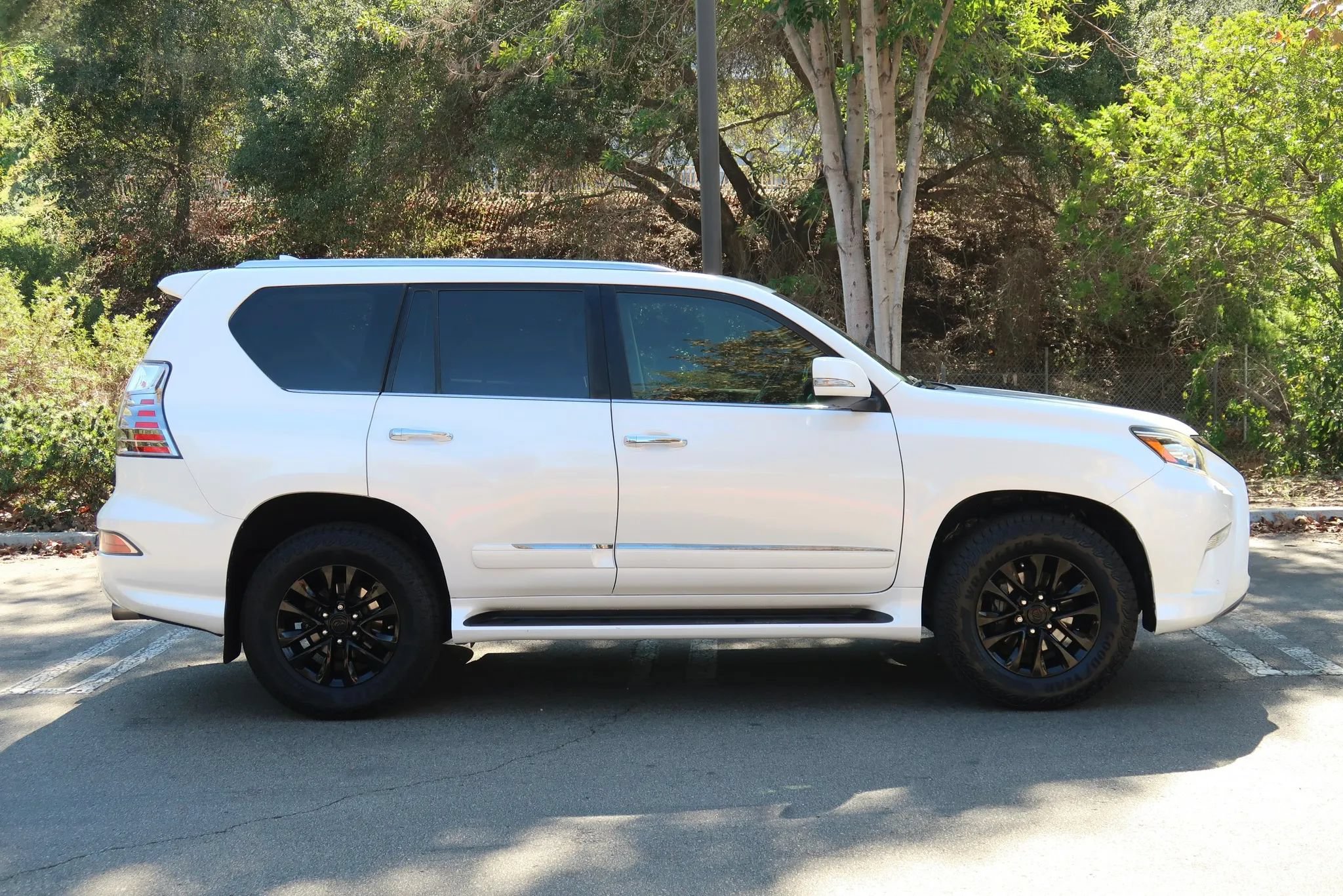 Used 2016 Lexus GX 460 w/ Premium Package AWD/4WD image 7