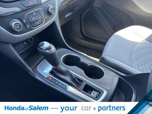 Used 2019 Chevrolet Equinox LT FWD image 18