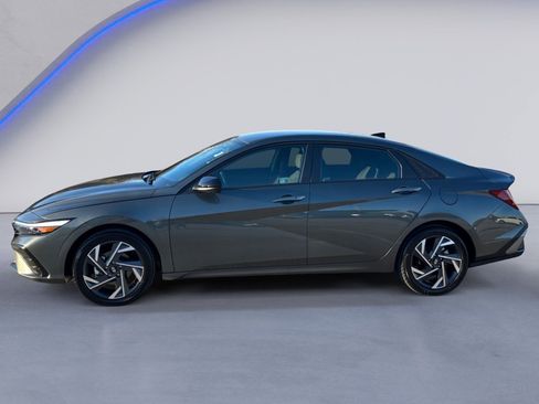 Certified 2025 Hyundai Elantra Sport image 7