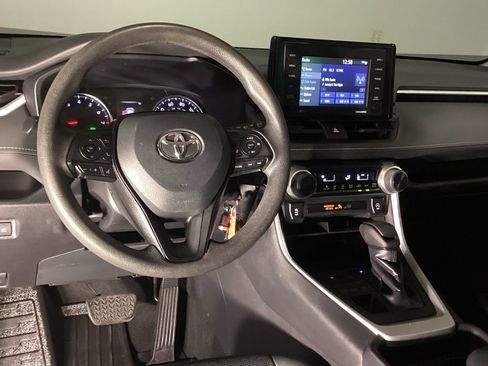 Used 2021 Toyota RAV4 LE AWD/4WD image 11