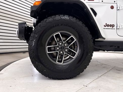 Used 2024 Jeep Gladiator Mojave AWD/4WD image 15