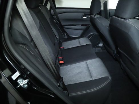 Certified 2025 Nissan Rogue SV image 32