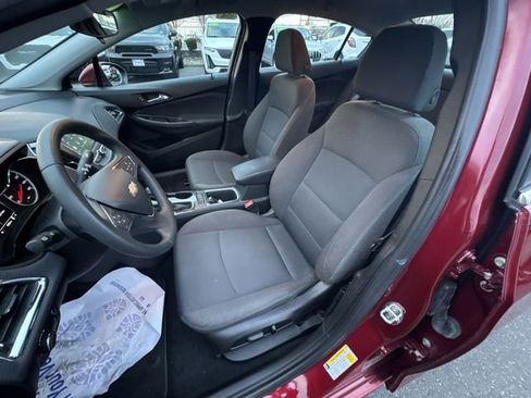 Certified 2019 Chevrolet Cruze LT w/ Convenience Package image 18