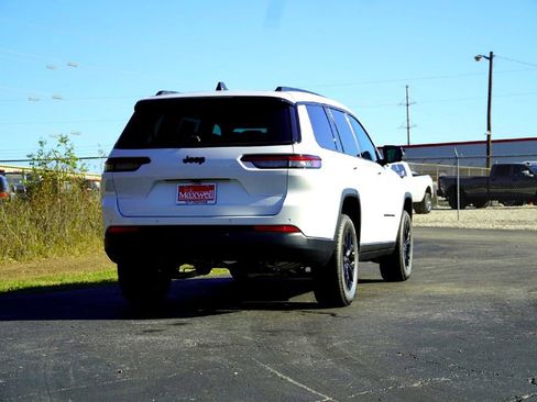 New 2025 Jeep Grand Cherokee L Altitude image 6