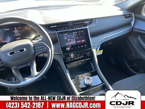 New 2025 Jeep Grand Cherokee Laredo image 13