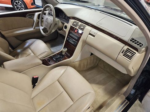 Used 1998 Mercedes-Benz E 320 Sedan image 21