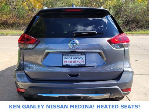 Used 2019 Nissan Rogue SV image 4
