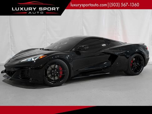 Used 2025 Chevrolet Corvette Z06 RWD image 1