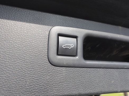 Used 2024 Toyota Highlander LE image 26