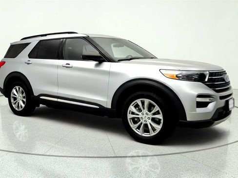 Used 2020 Ford Explorer XLT w/ Equipment Group 202A AWD/4WD image 3