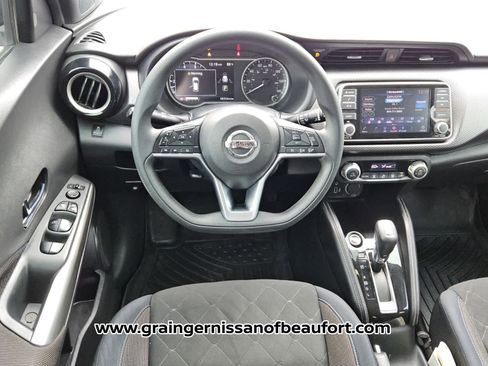Used 2018 Nissan Kicks SV FWD image 5