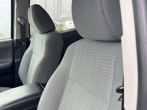 Used 2018 Toyota Tacoma SR5 image 11