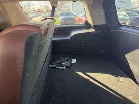 Used 2017 Cadillac Escalade ESV Luxury image 9