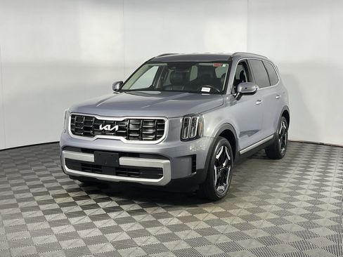 Used 2023 Kia Telluride S image 3