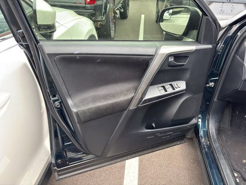 Used 2017 Toyota RAV4 LE image 6