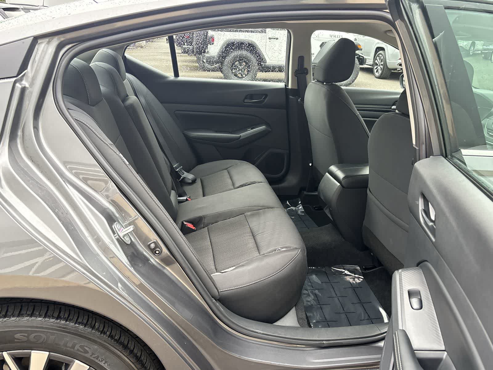 Used 2025 Nissan Altima 2.5 SV FWD image 10