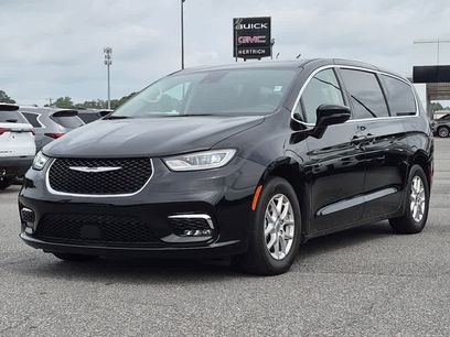 Used 2024 Chrysler Pacifica Touring-L