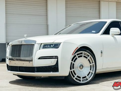 Used 2022 Rolls-Royce Ghost w/ Ghost Package image 35