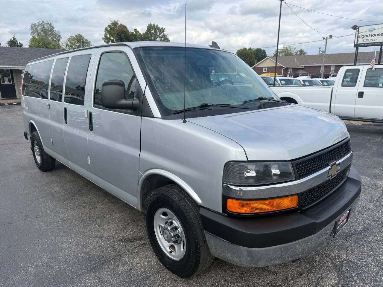 Used 2016 Chevrolet Express 3500 LT w/ LT Preferred Equipment Group RWD image 4