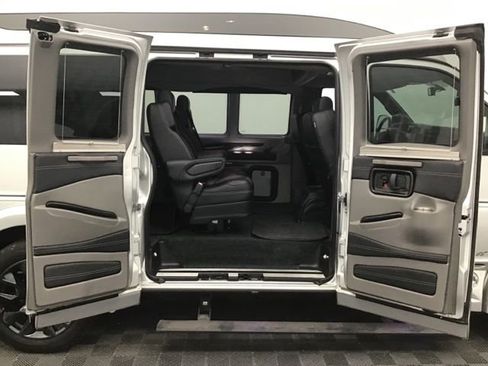 Used 2023 GMC Savana 2500 image 45