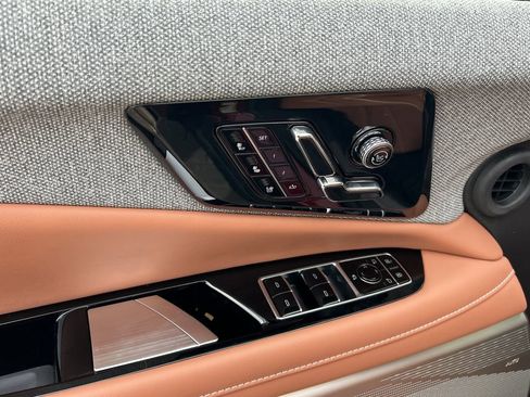 New 2026 Cadillac Optiq Luxury 2 image 18