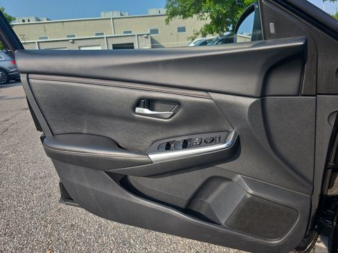 Used 2025 Nissan Sentra SR FWD image 23