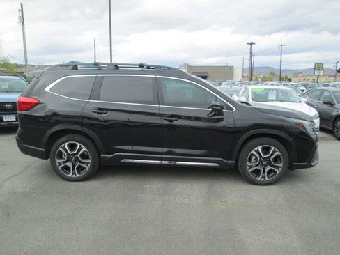 Used 2023 Subaru Ascent Limited image 2