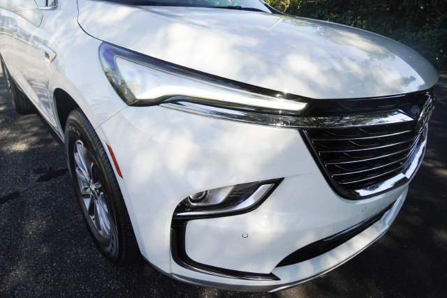 Used 2024 Buick Enclave Essence FWD image 27