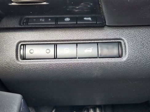 Used 2025 Nissan Pathfinder SV image 24