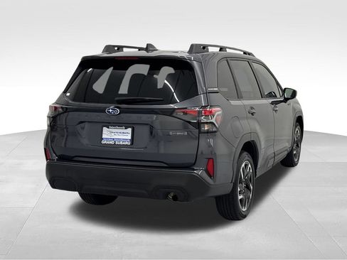 Used 2025 Subaru Forester Premium AWD/4WD image 7