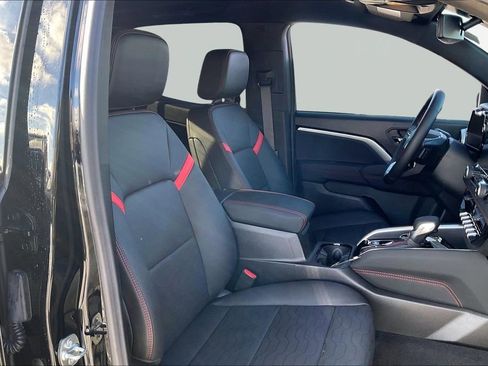 Used 2025 Chevrolet Colorado Z71 w/ Technology Package image 30