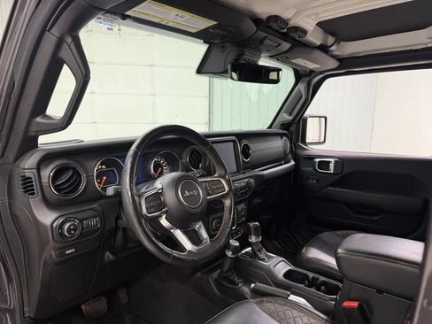 Used 2021 Jeep Gladiator Overland AWD/4WD image 12