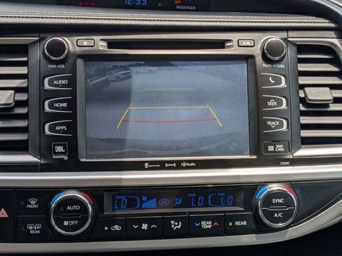 Used 2018 Toyota Highlander Limited FWD image 34