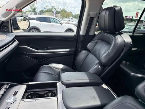 Used 2025 Lincoln Navigator Reserve AWD/4WD image 17