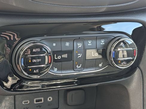 Used 2023 Buick Encore GX Essence w/ Experience Buick Package FWD image 38