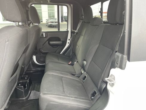 Used 2022 Jeep Gladiator Willys image 24